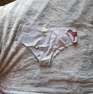 Pink v.s. No show cheekster